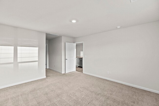 Building Photo - One Month Free with a signed lease by Jan 15th!!!