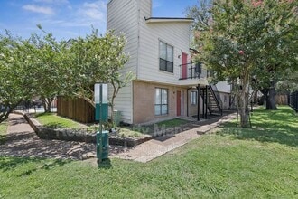 Building Photo - 6646 E Lovers Ln