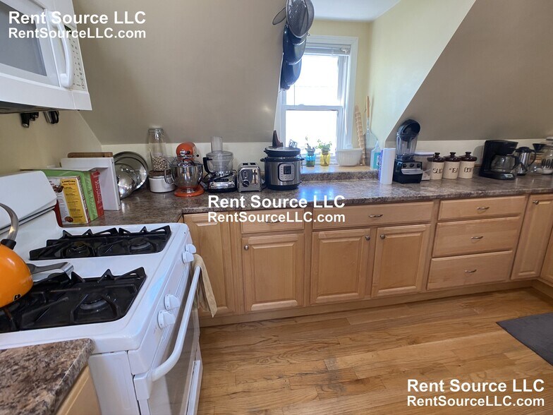 Building Photo - 20 Radcliffe Rd