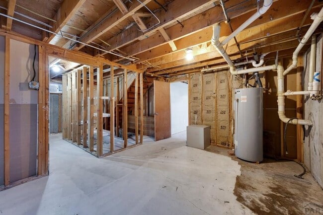 Building Photo - 981 Tamarack Cir