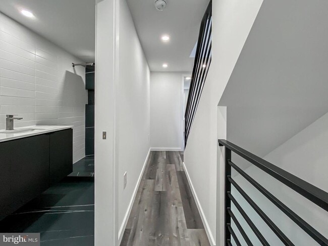 Building Photo - 2027 N 5th St