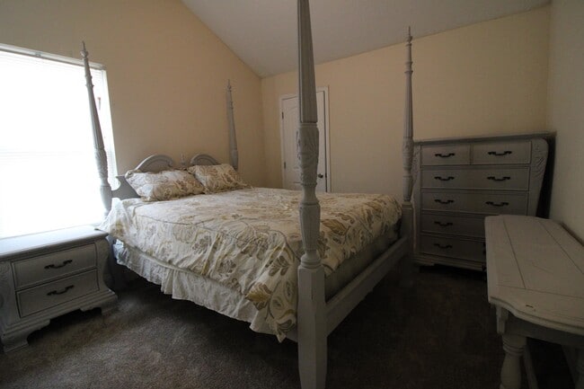 Building Photo - 650 Dunrobin Ln