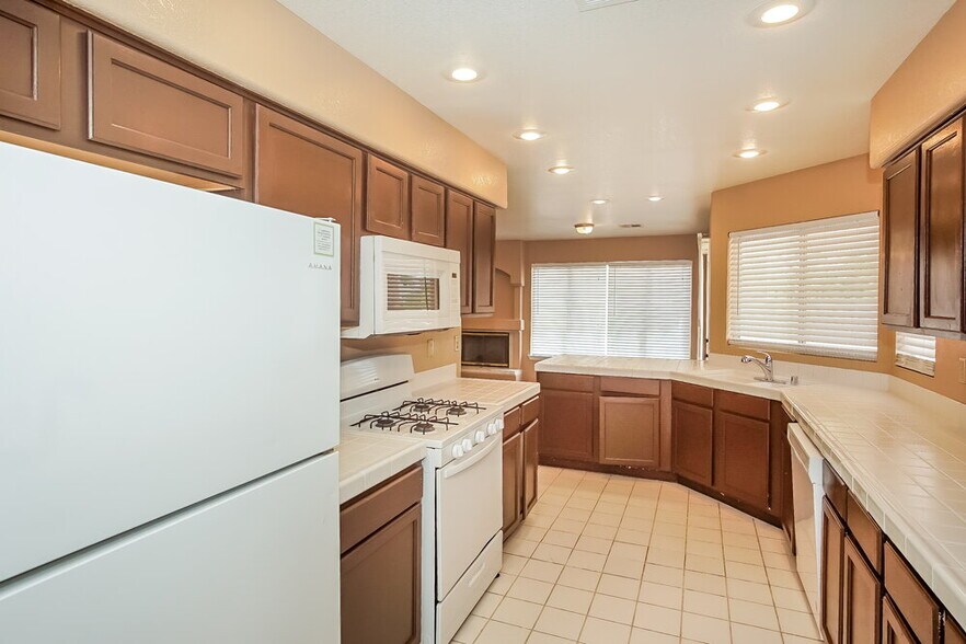 Building Photo - 5005 Monte Del Sol Ln