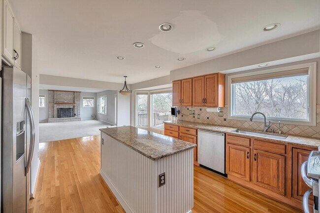 Building Photo - 1658 Grandview Dr