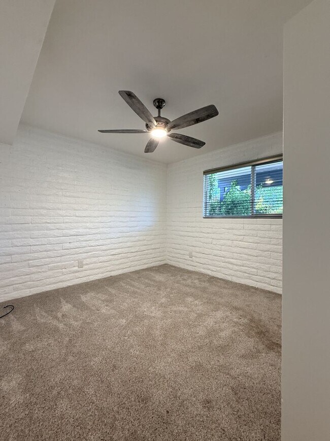 Building Photo - 2245 Sandia Dr