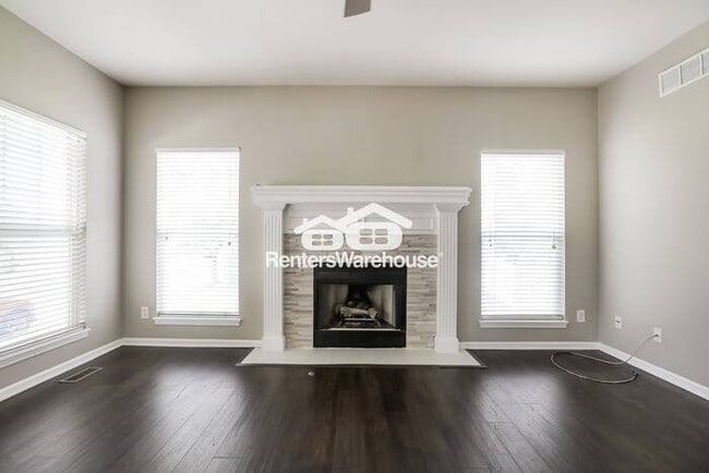 Building Photo - Amazing 4 Bed, 2.5 Bath Home in Lee's Summ...