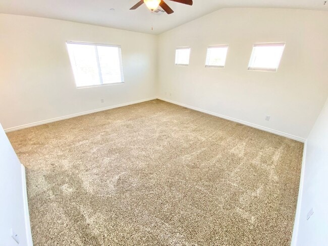 Building Photo - Inviting home with relaxing backyard spa in desirable Henderson location