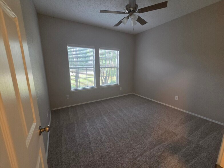 Building Photo - 3304 Sparta Dr