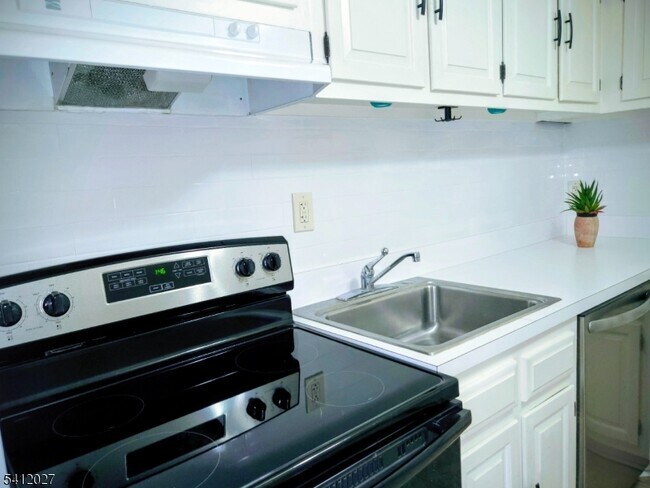 Building Photo - 15 Cottage St