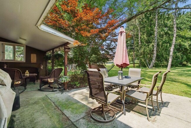 Building Photo - 157 Spring Valley Dr