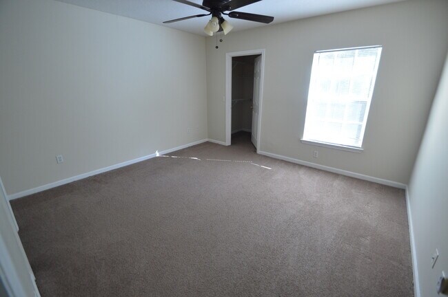 Building Photo - WATERFORD LAKES: 2bed/2bath on the 3rd flo...