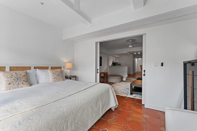 Building Photo - 235 Sunrise Ave