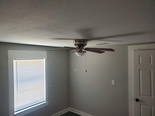 Building Photo - 6218 Woodrow St