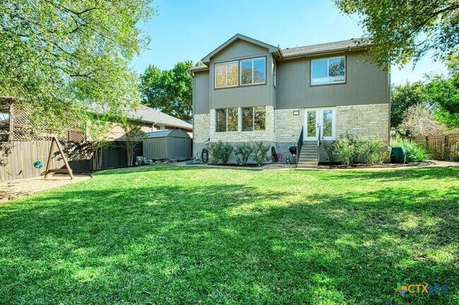 Building Photo - 2412 Willow Way