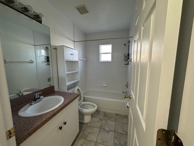 Building Photo - Affordable 3/2 with beautiful  Pond view