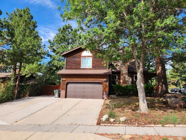 Building Photo - Beautiful home on Skyline Drive