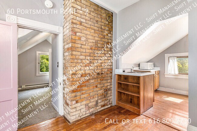 Building Photo - 60 Portsmouth Pl NE
