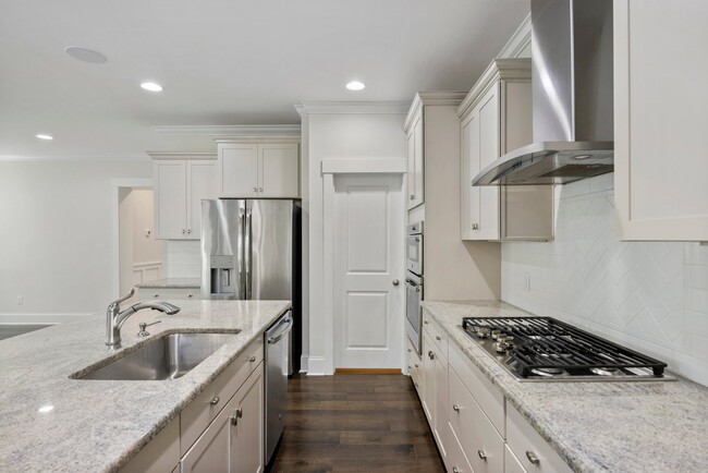 Building Photo - 636 Countryside Ln
