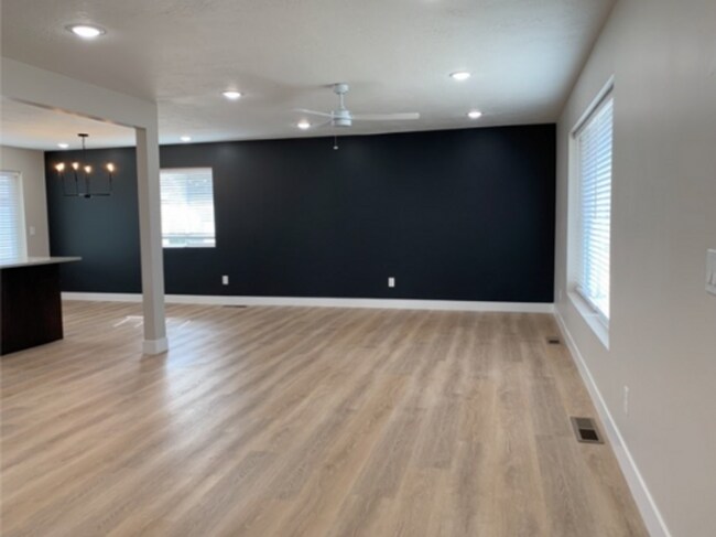 Building Photo - Beautifully Remodeled Cottonwood Heights Home!
