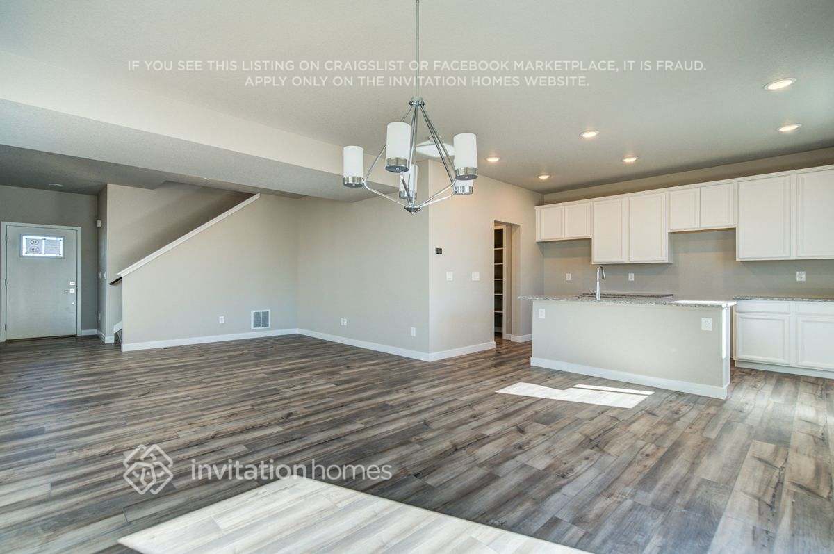 Building Photo - 11467 Sanderling St