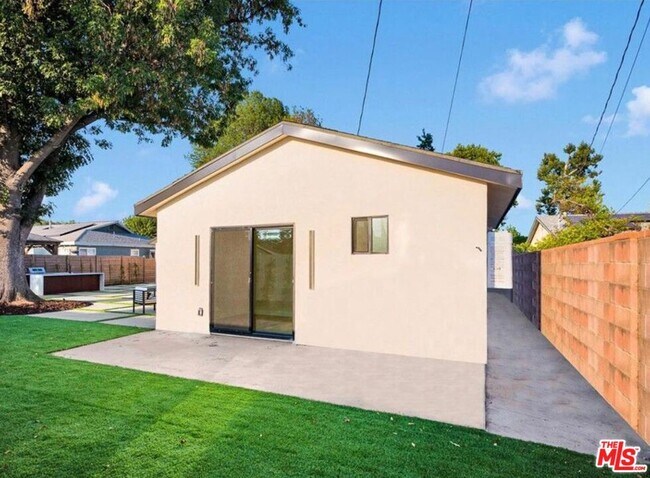 Building Photo - 10507 Dempsey Ave