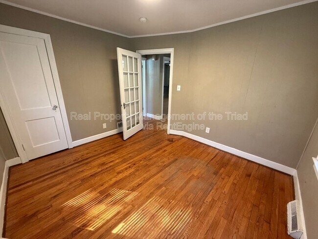 Building Photo - 2203 Maywood St