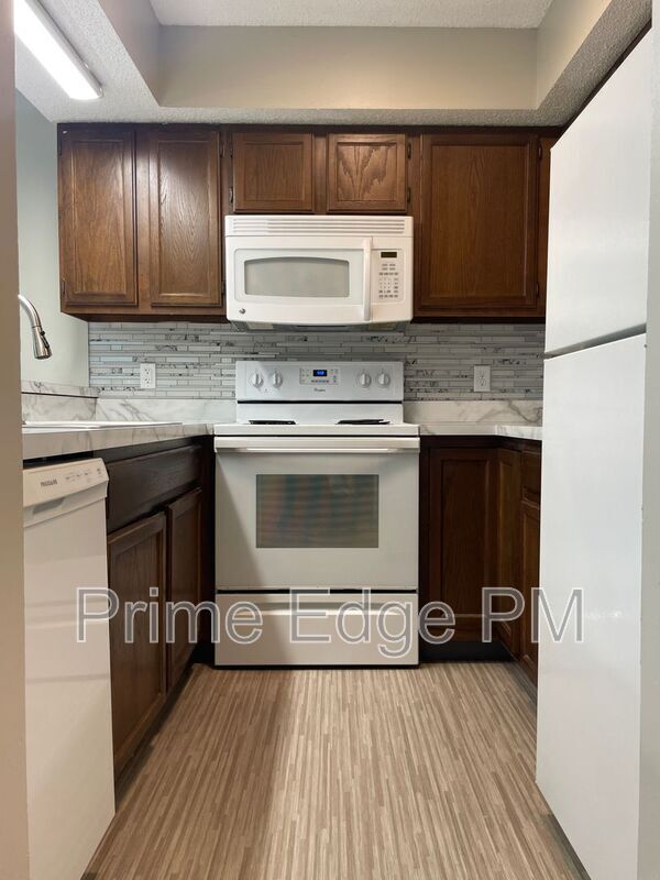 Building Photo - 6235 Holdrege-D11