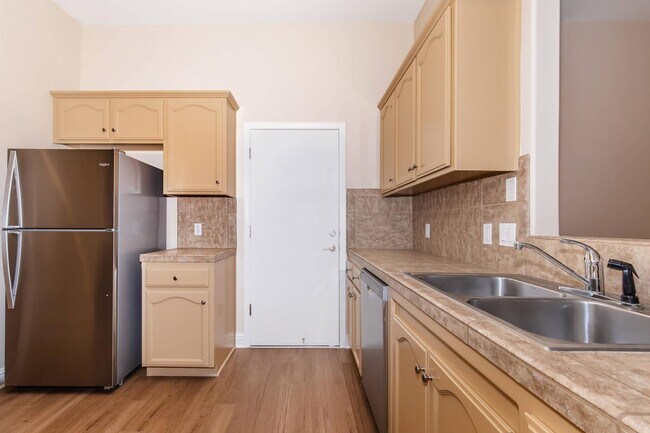 Building Photo - 625 Jasmine Parke Dr