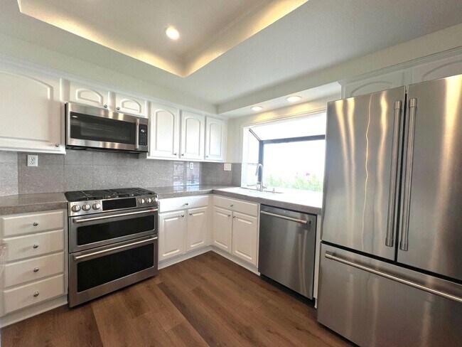 Building Photo - Beautiful Laguna Hills home located just m...