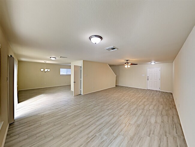 Building Photo - 12402 Grossmount Dr