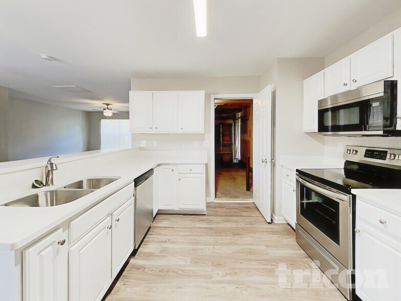 Building Photo - 1316 Crandon Dr