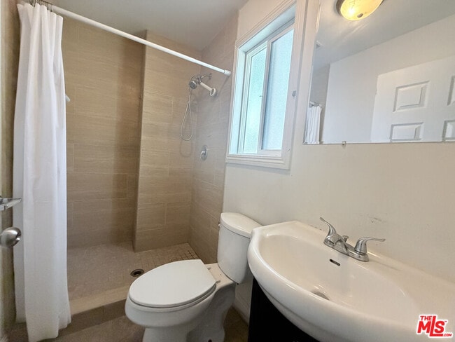 Building Photo - 1254 W 37th Dr