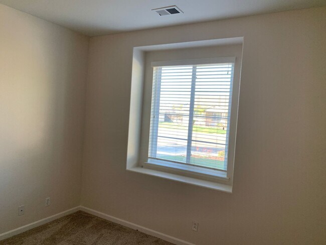 Building Photo - Coming up FOR SALE! Like New Super clean 3/2 West Fresno single story in Central Unified