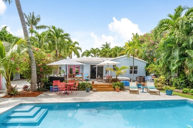 Building Photo - 902 E Boca Raton Rd