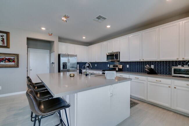 Building Photo - Gated, 4bed + loft with Bedroom and Full bathroom downstairs. Skye Canyon