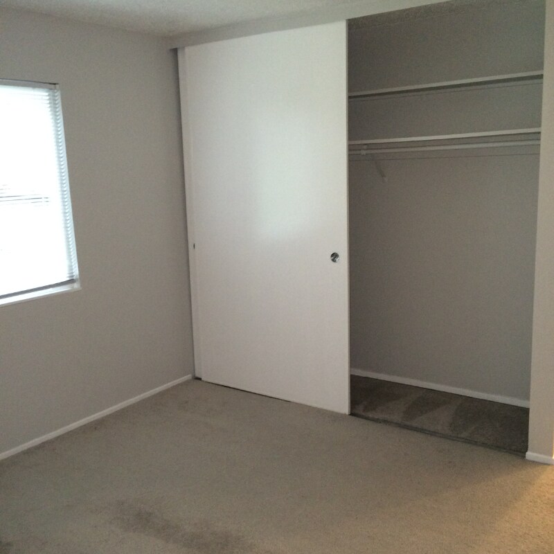 Building Photo - 16 S Knoll Rd