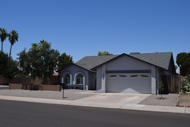 Building Photo - 2006 W Silvergate Dr