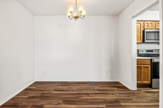 Building Photo - 1202 Thorpe Ln