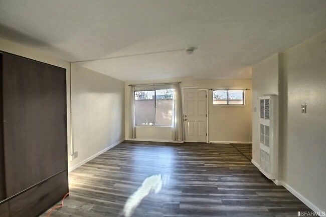 Building Photo - 1907 Greenwich St