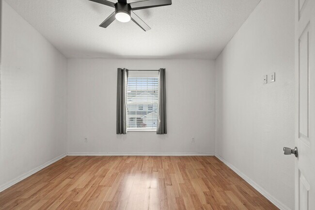 Building Photo - 9720 Carlsdale Dr