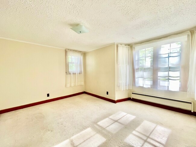 Building Photo - 17 Warren Rd