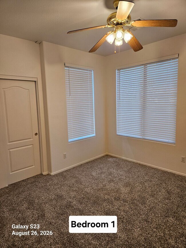 Building Photo - 1107 E San Tan Dr