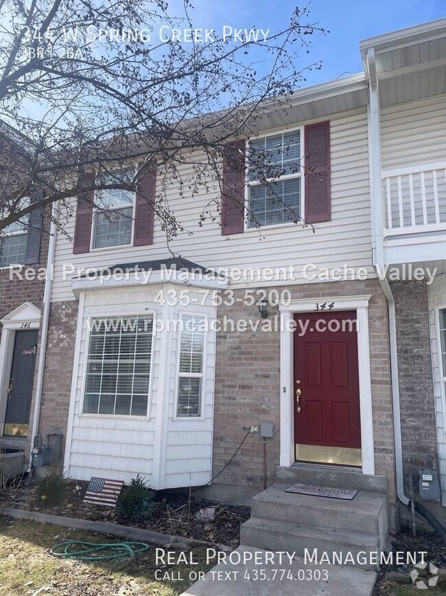 Building Photo - Great 3 Br. Townhouse in Providence. Pet f...