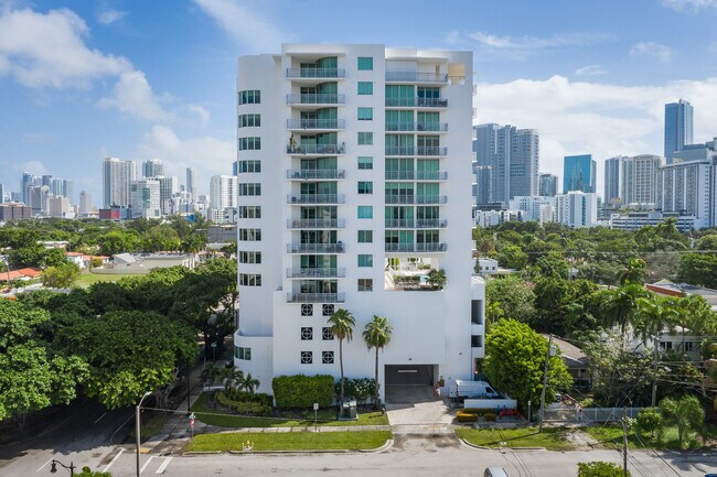Building Photo - 2021 SW 3rd Ave