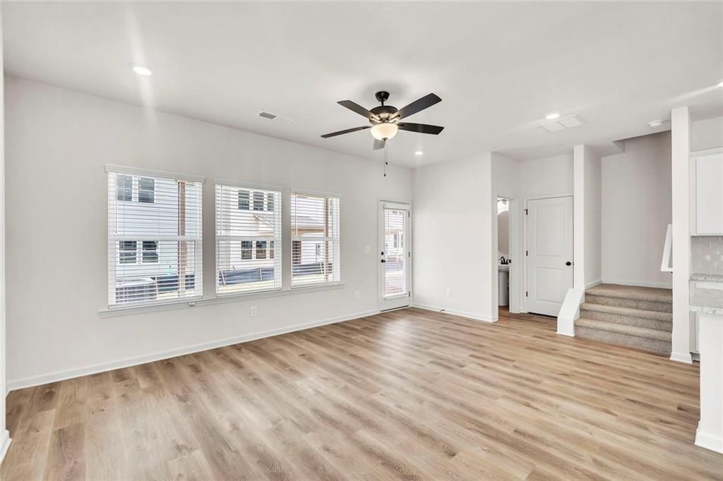 Building Photo - 374 Mountain Blvd S