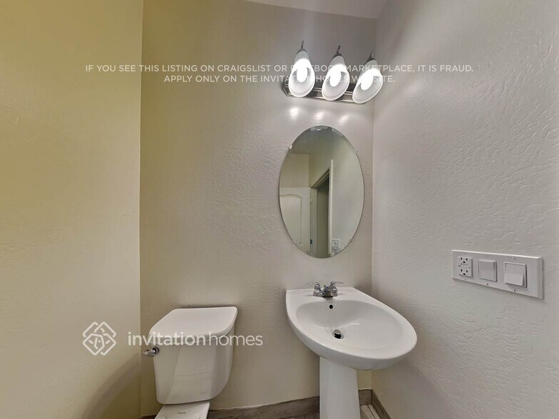 Building Photo - 1171 N 163rd Dr