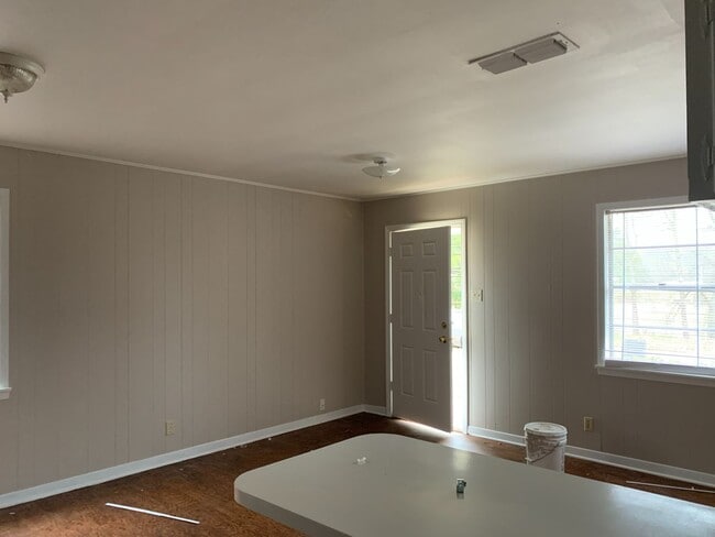 Building Photo - 616 Jeanette St
