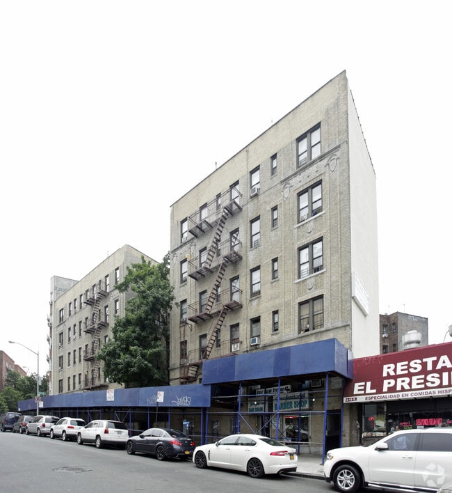 Building Photo - 16 E 208th St