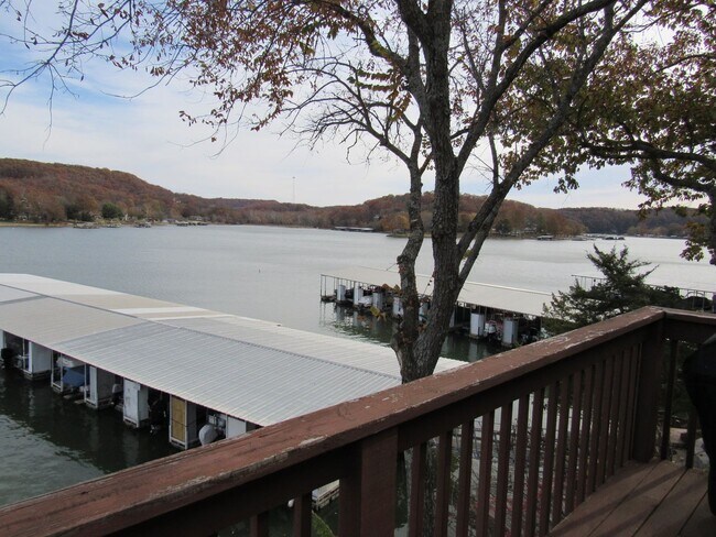 Building Photo - Top floor 2 bedroom condo in Camdenton