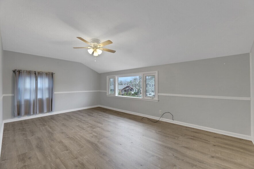 Building Photo - 95 Grove St